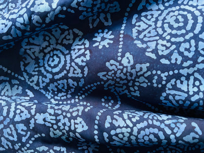 Viskosestoff Batik Ornamente Dunkelblau
