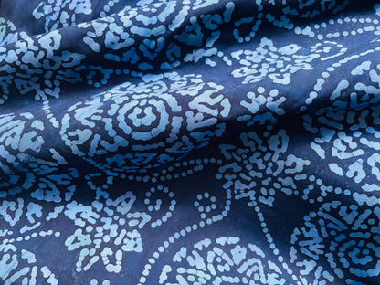Viskosestoff Batik Ornamente Dunkelblau