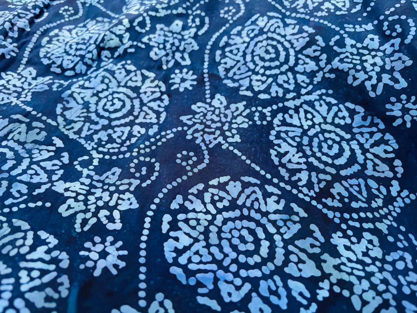 Viskosestoff Batik Ornamente Dunkelblau