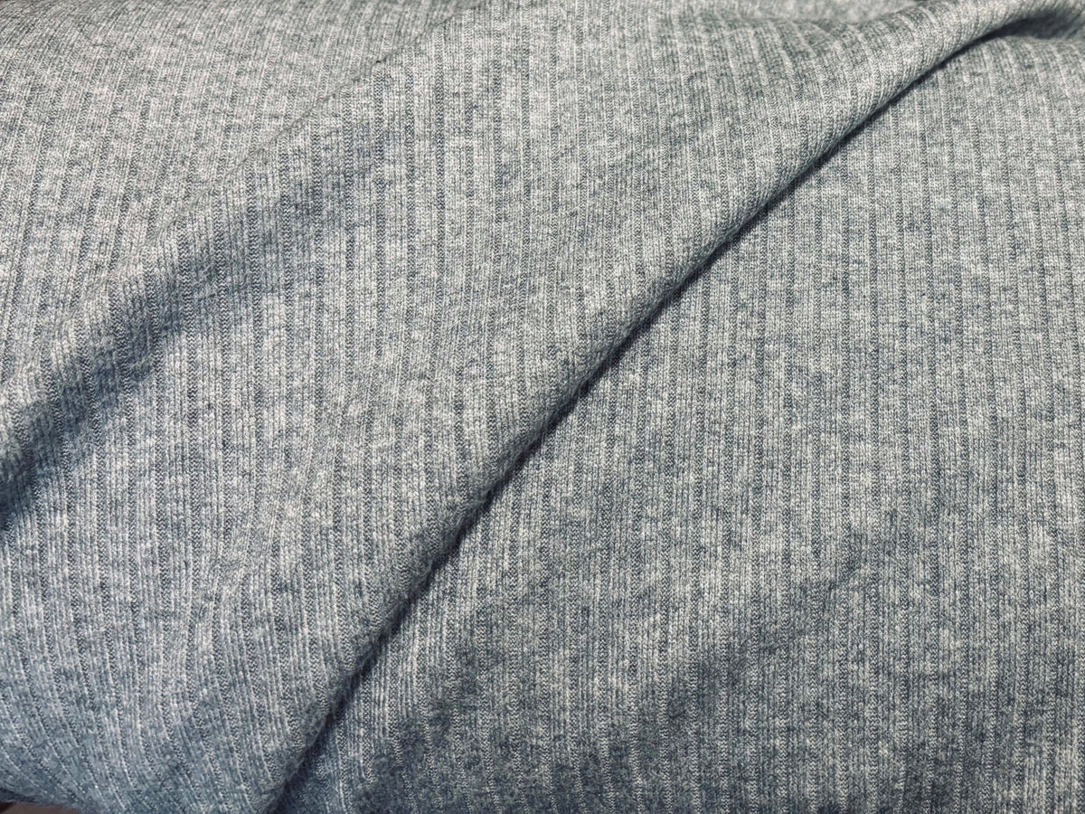 Rippenstrickstoff Graugrün
