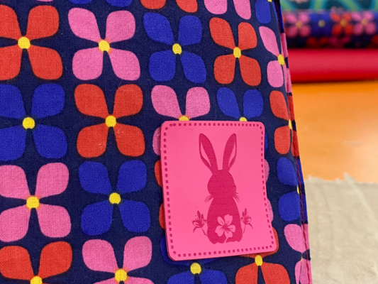 Hase  Weiches Kunstleder-Lable Pink
