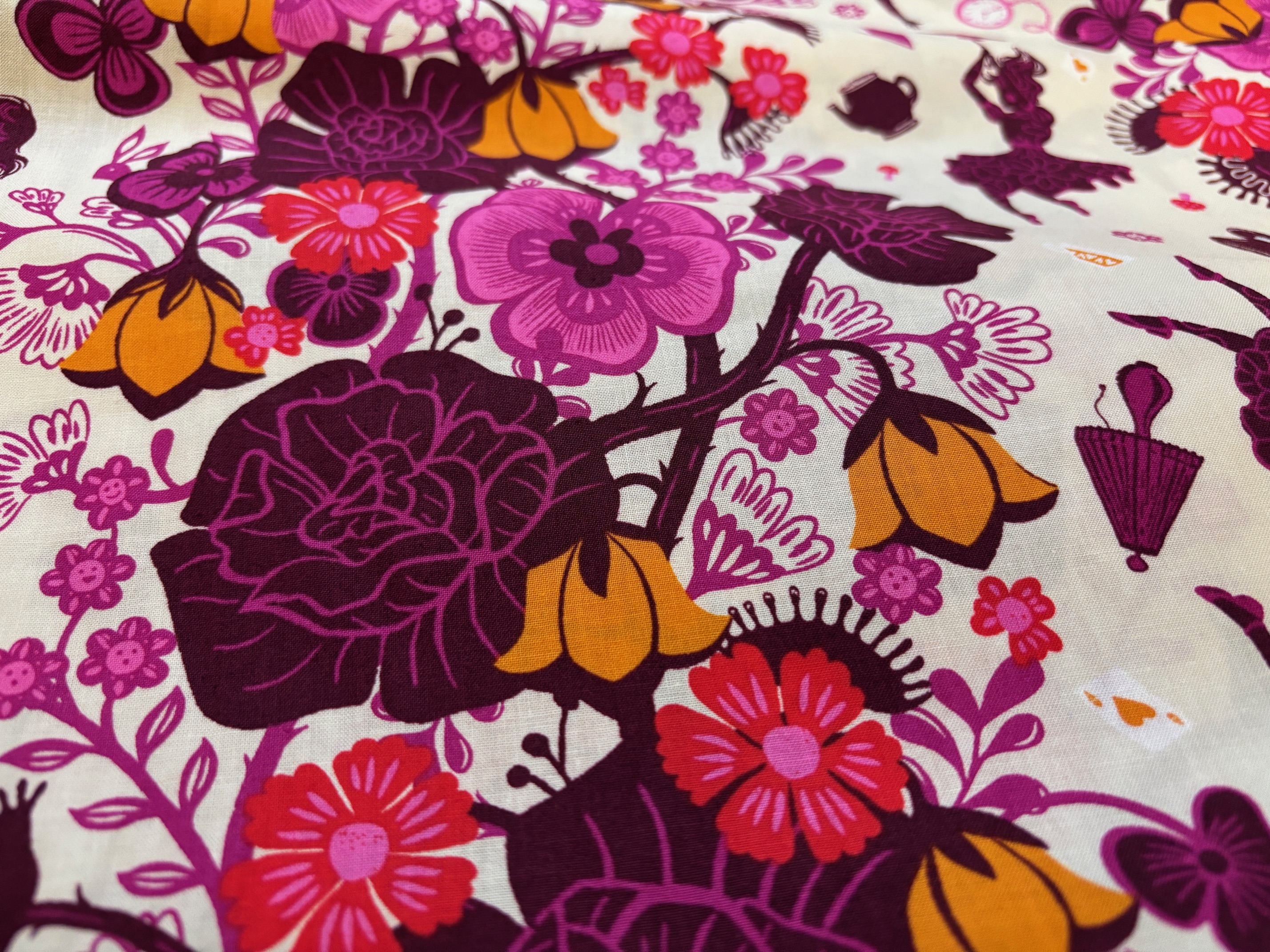 Baumwollstoff Hello Alice Blumen und Wunderland Ruby Star Society