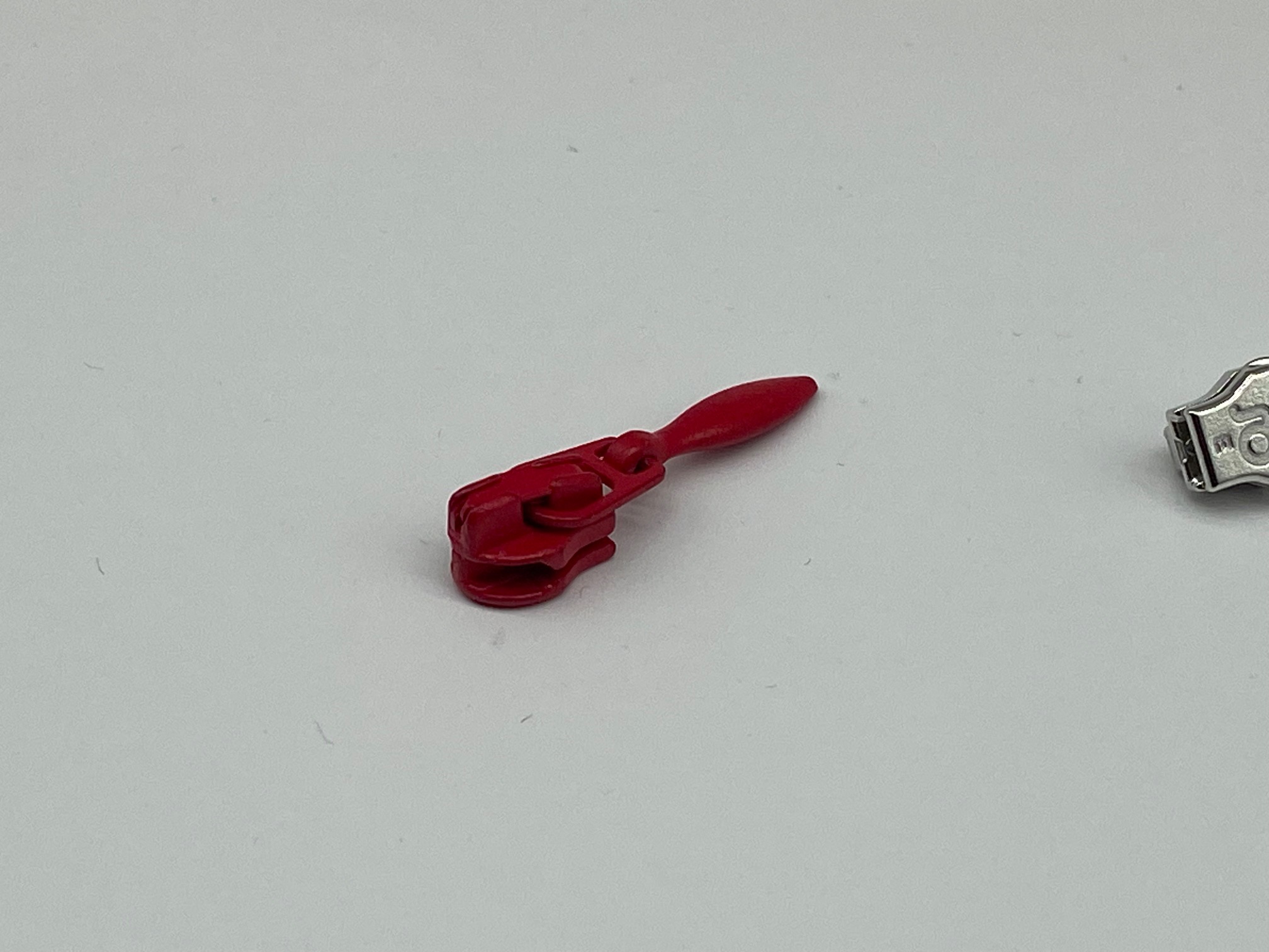 Zipper/Schieber Rubinrot 080 für Endlosreißverschluss