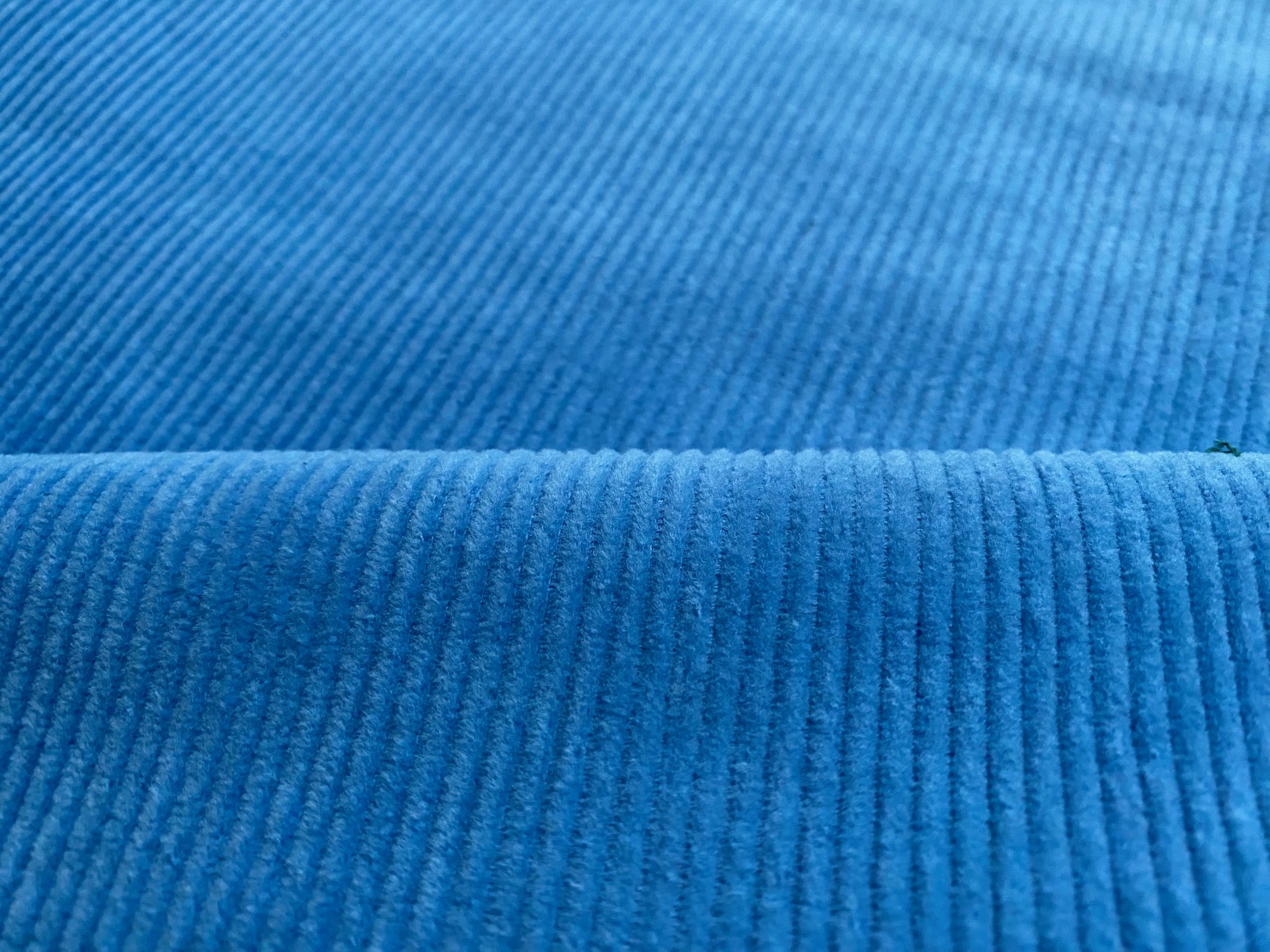 Breitcord Uni Azurblau Bubble Washed Sretch
