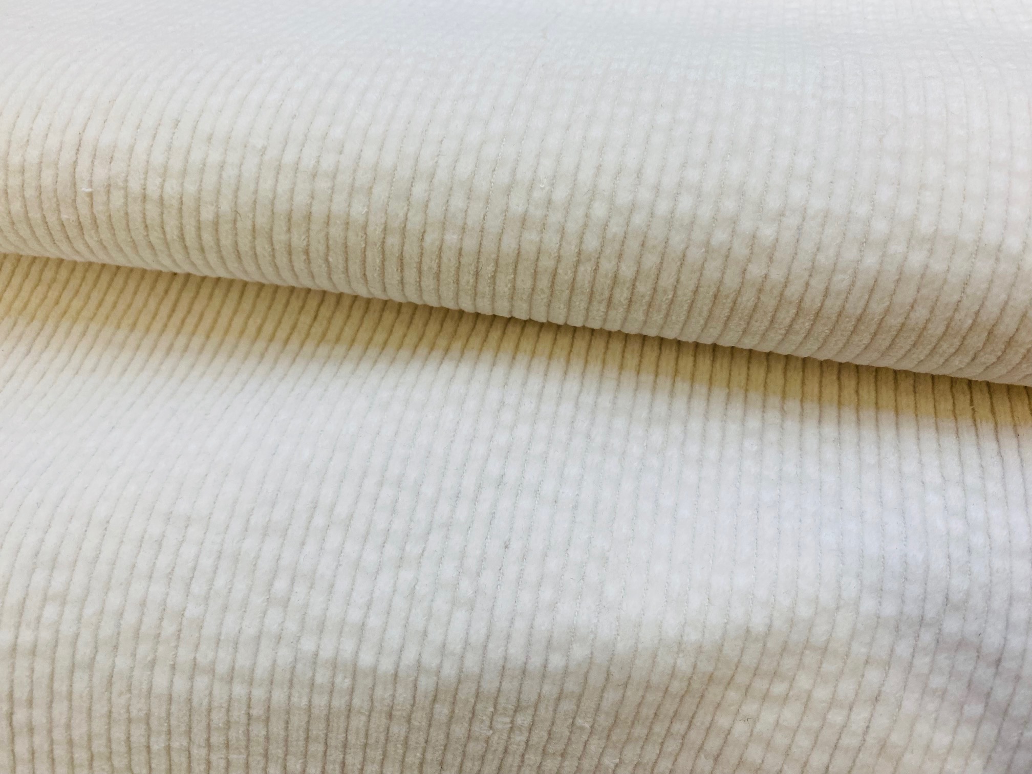 Breitcord Uni Bubble Ecru Wollweiß Washed Stretch