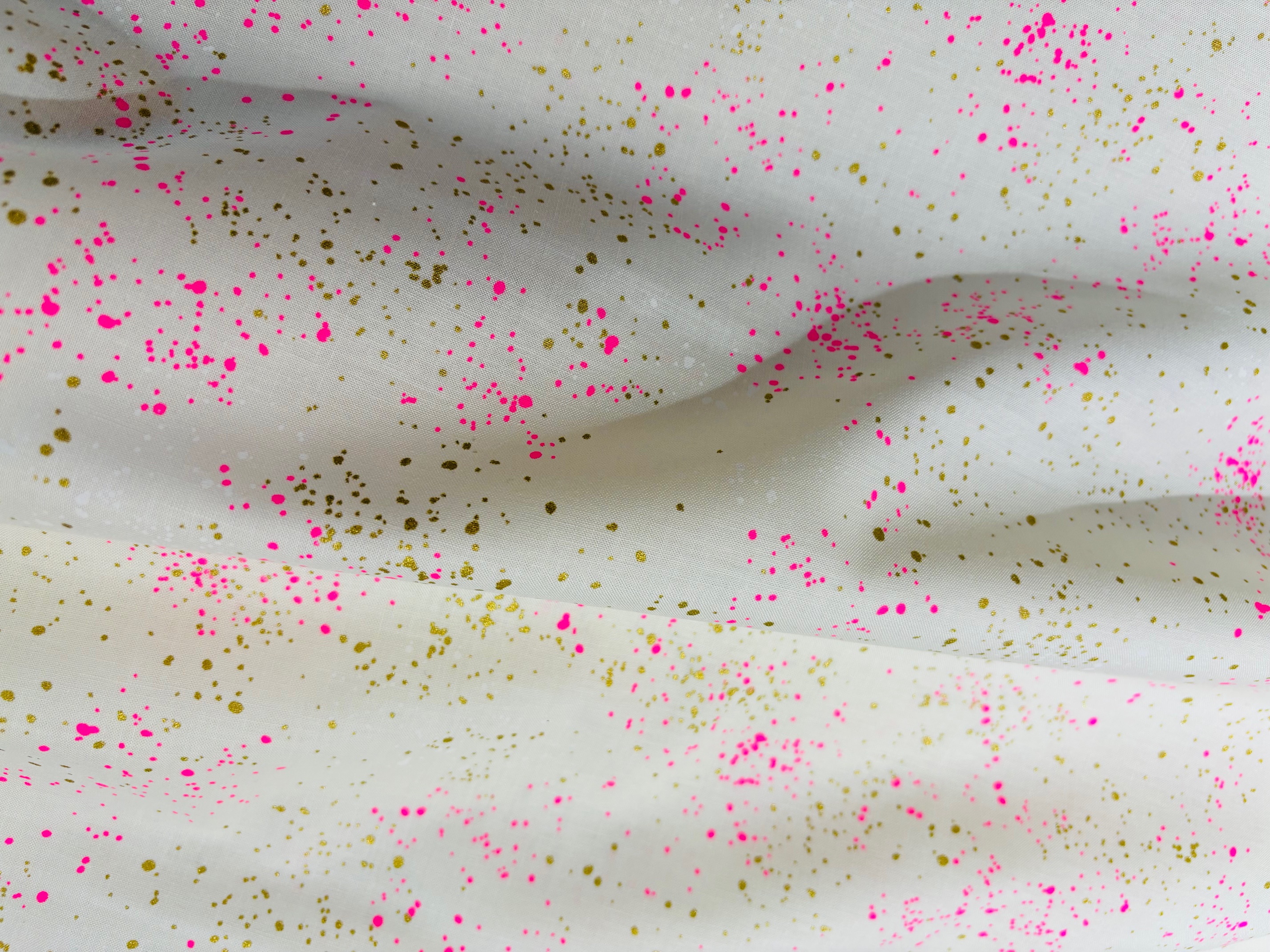 Baumwollstoff Speckled gesprenkelt Ecru Pink Gold Ruby Star