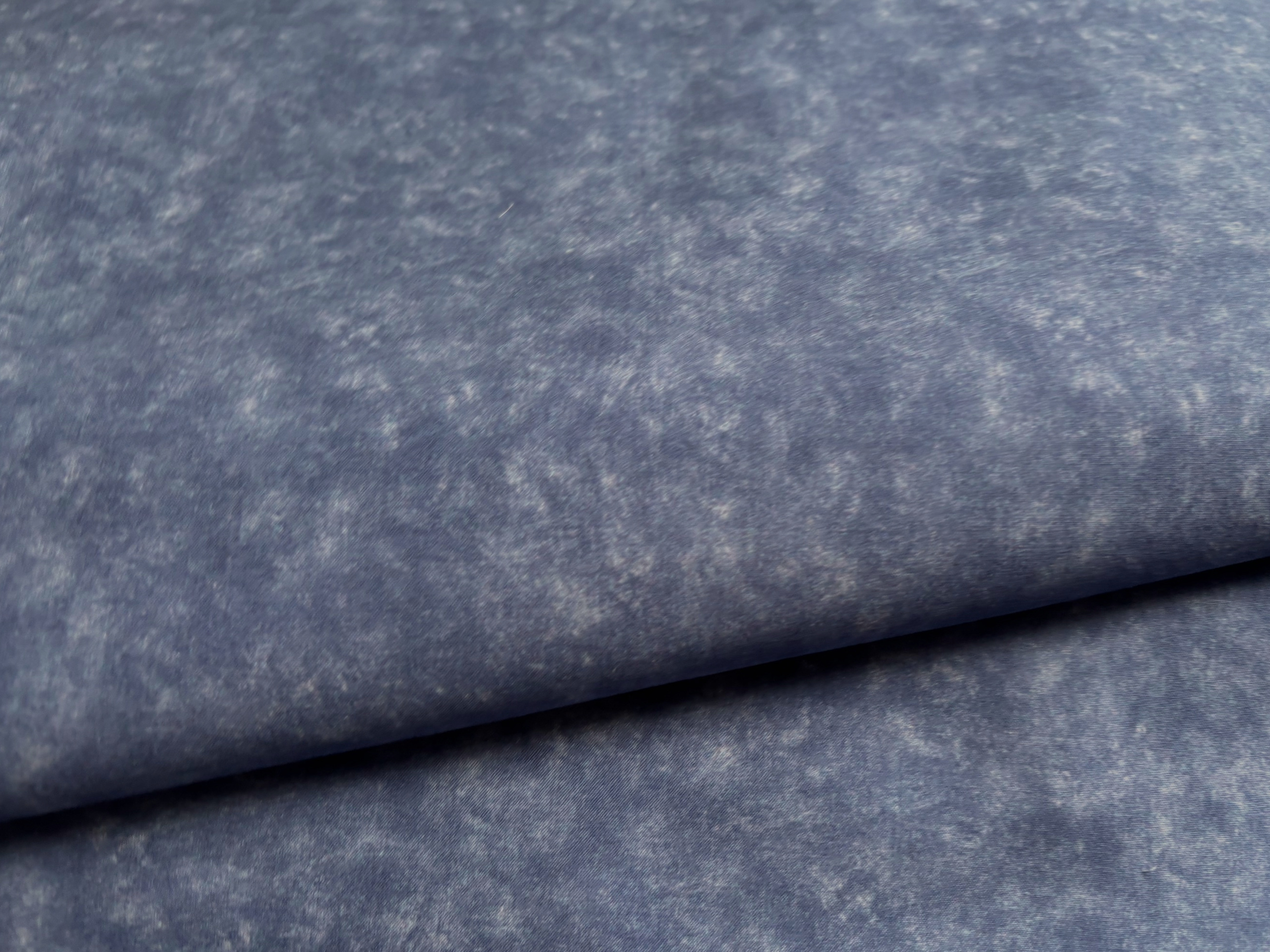 Baumwollstoff Pflaume Violett marmoriert Shadow