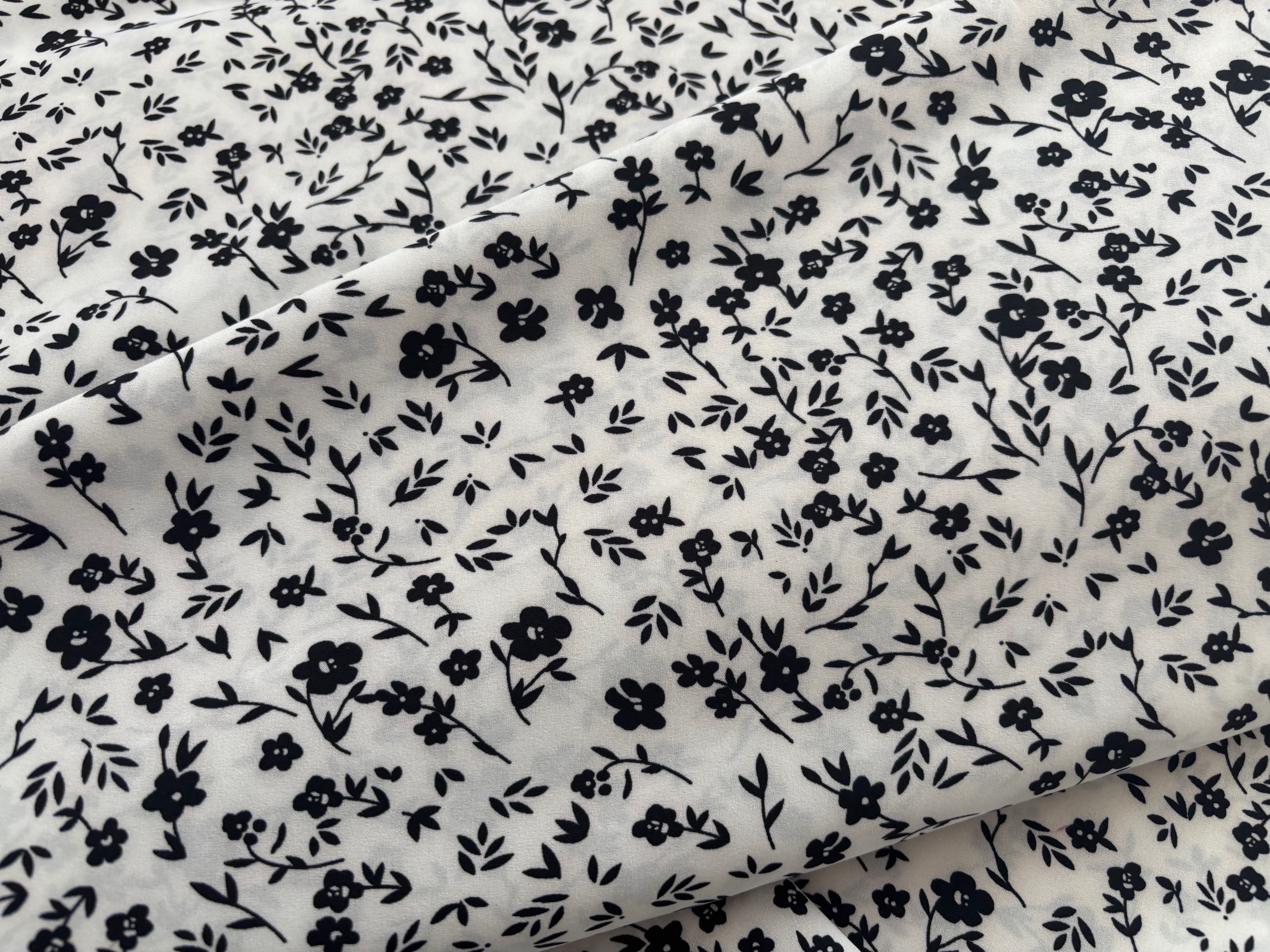Leichter Magnolia Stretch Blümchen Schwarz/Weiß