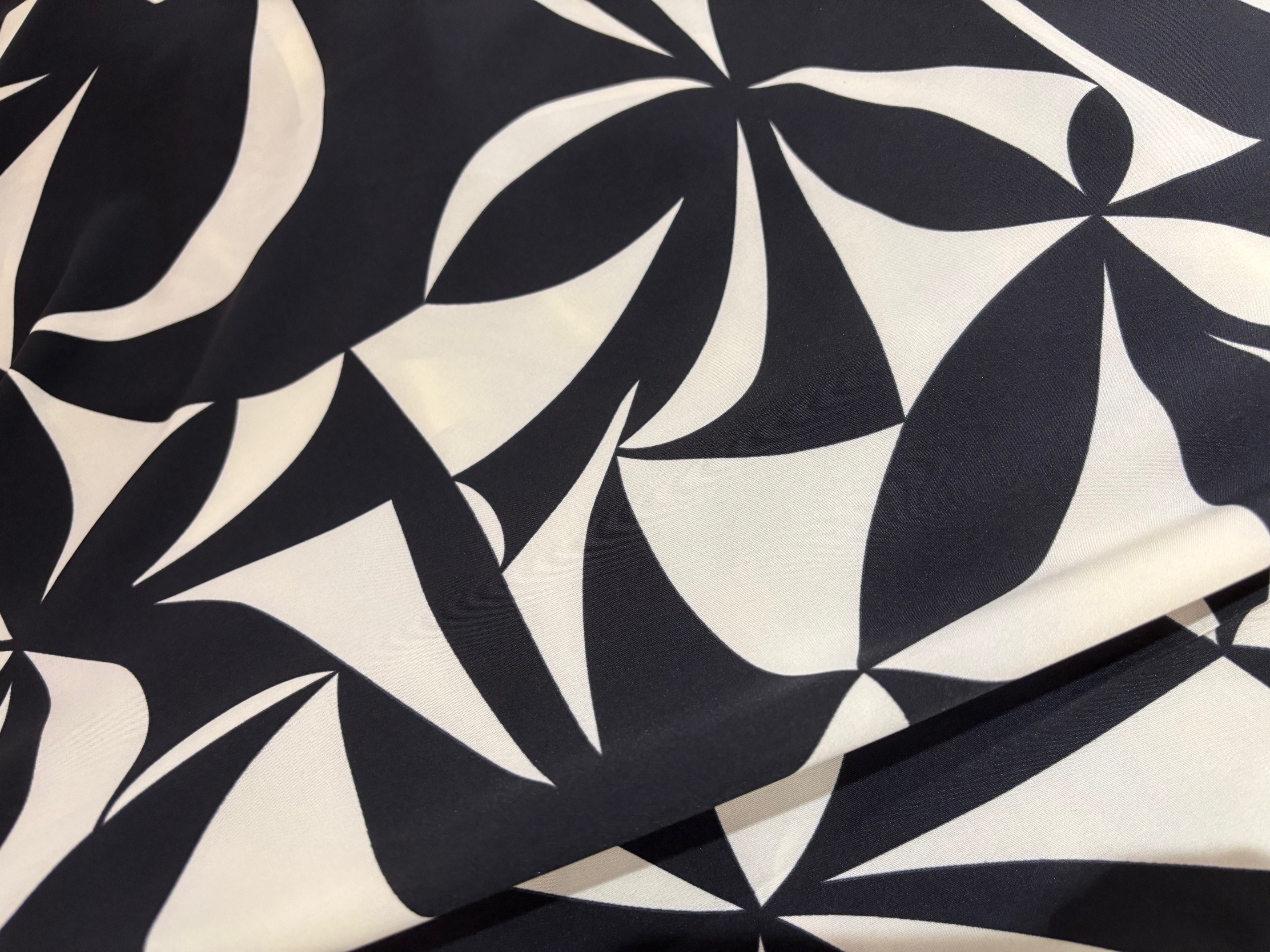 Leichter Magnolia Stretch Windrad Schwarz/Weiß