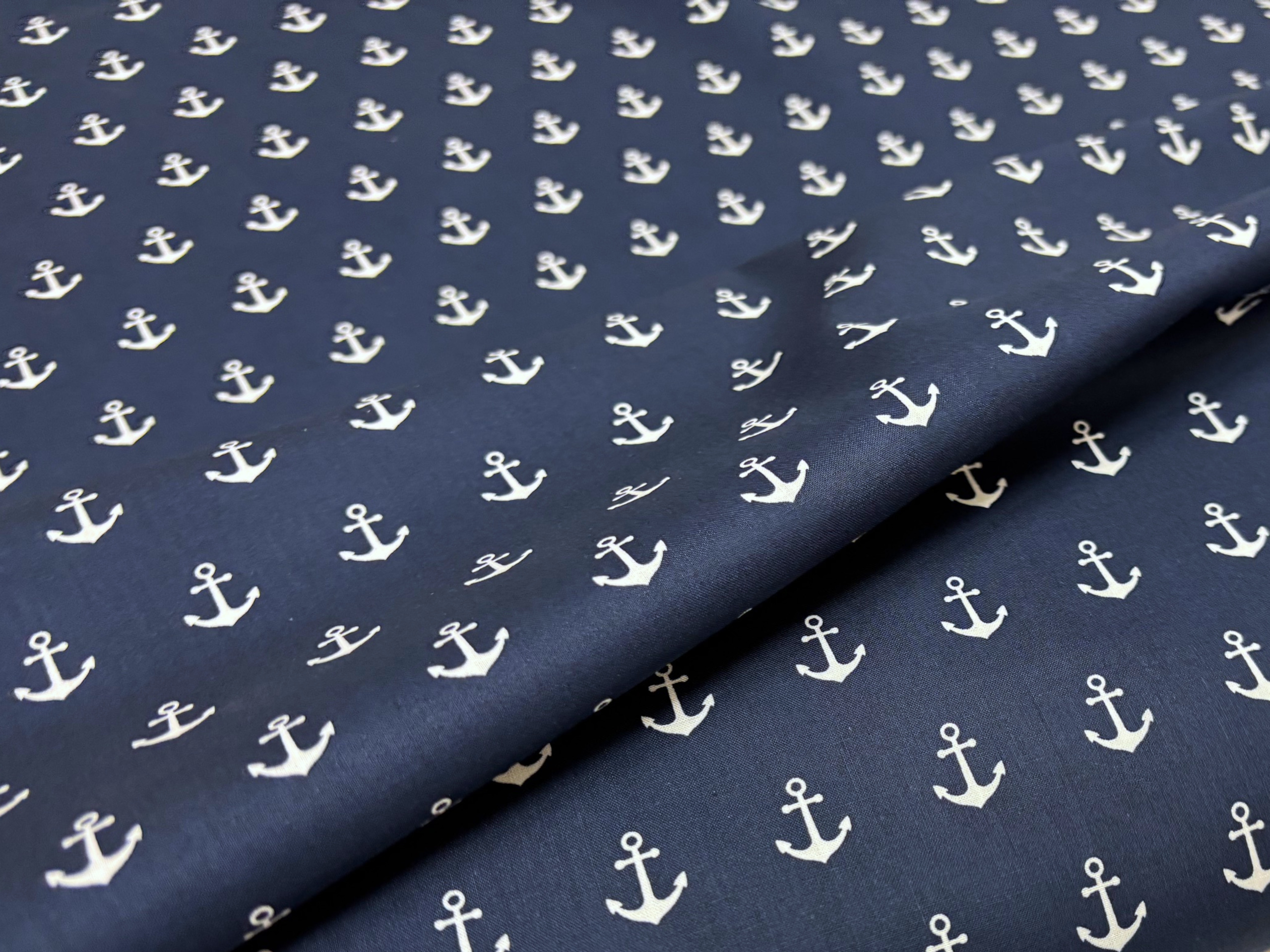Baumwollstoff Große Anker in Weiß auf Dunkelblau VH