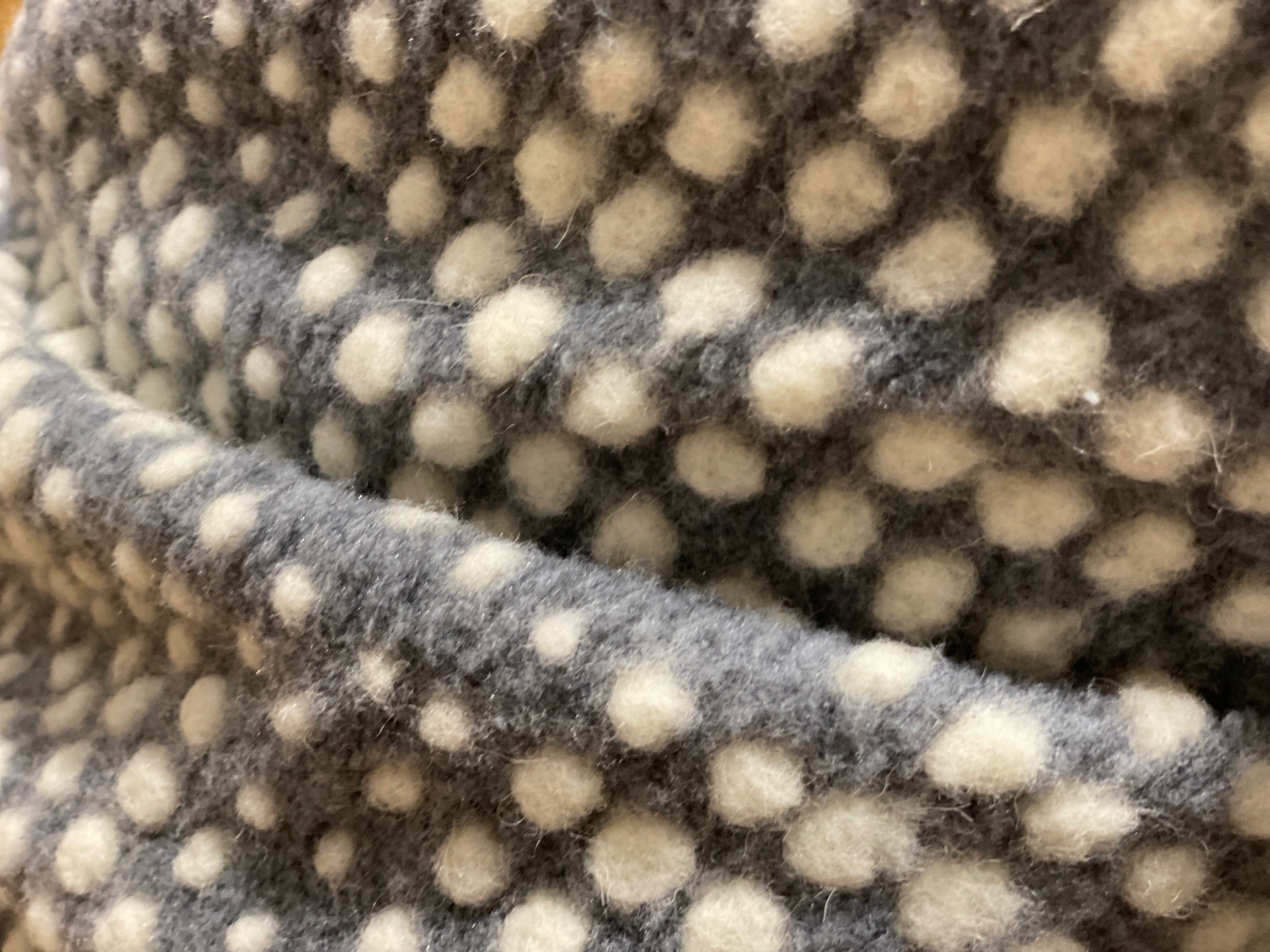 Winterstoff Jacquard Grau gepunktet