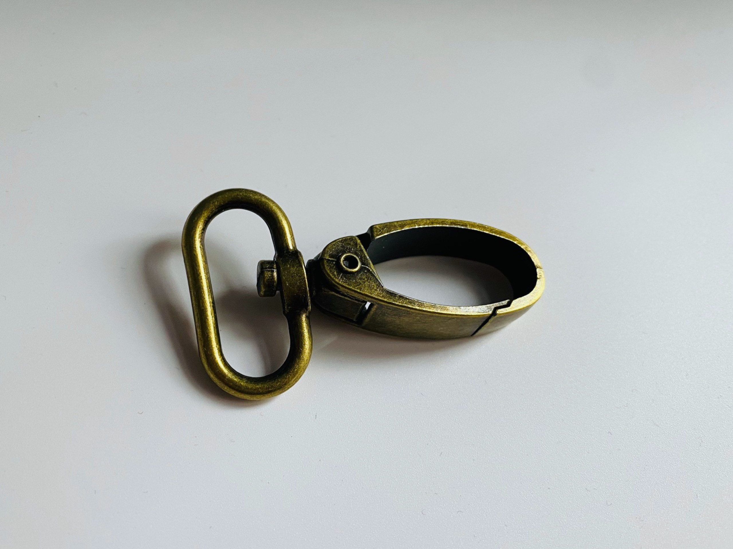 Karabiner 25 mm Altgold Oval