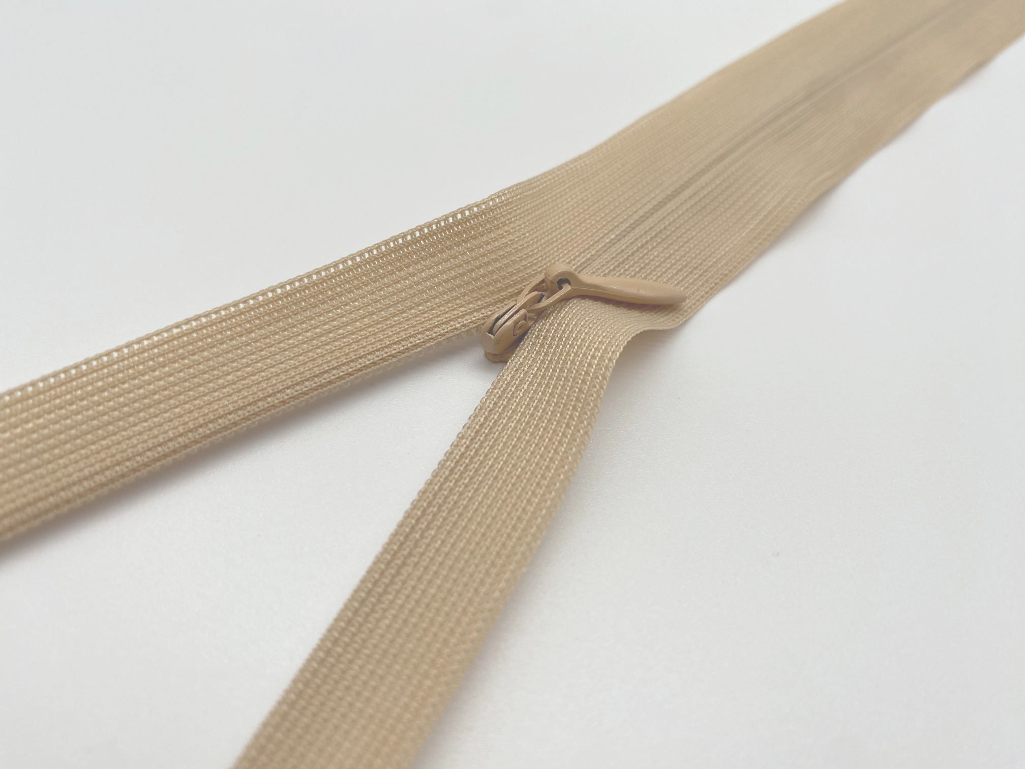 Nahtverdeckter Reißverschluss 40 cm Beige 891