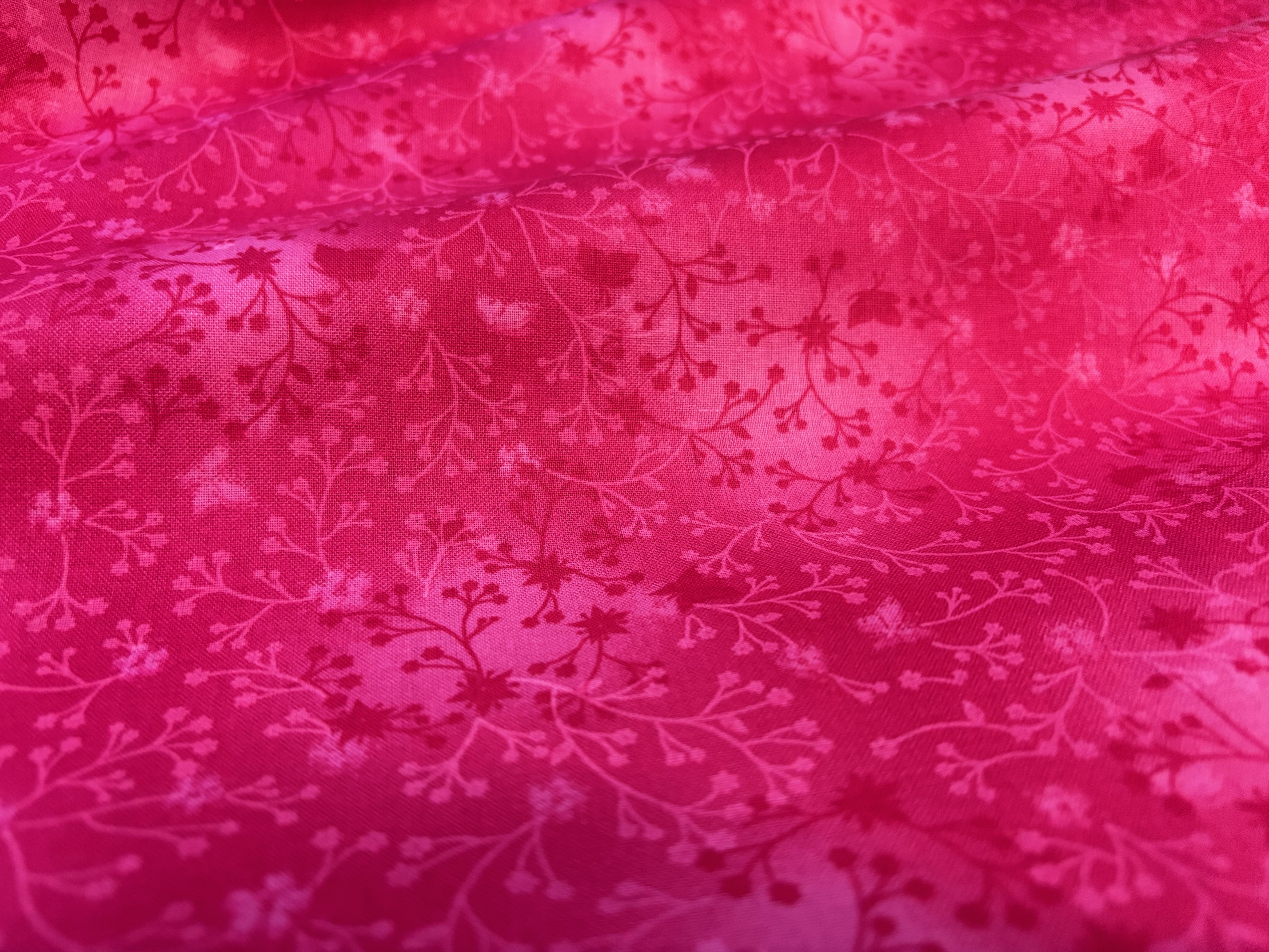 Baumwollstoff Zuckerrot Floral Shadow