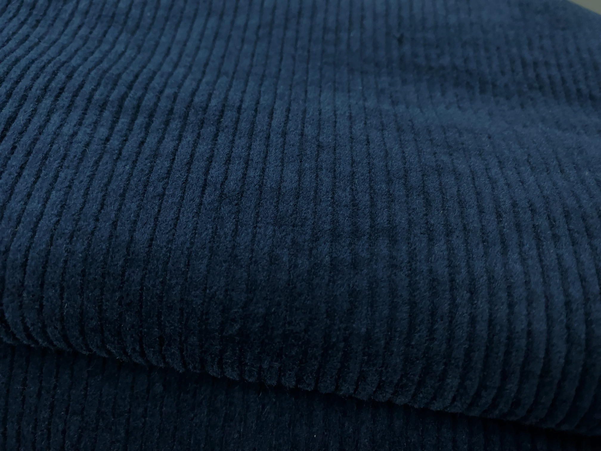 Breitcord Uni Nachtblau Washed Stretch