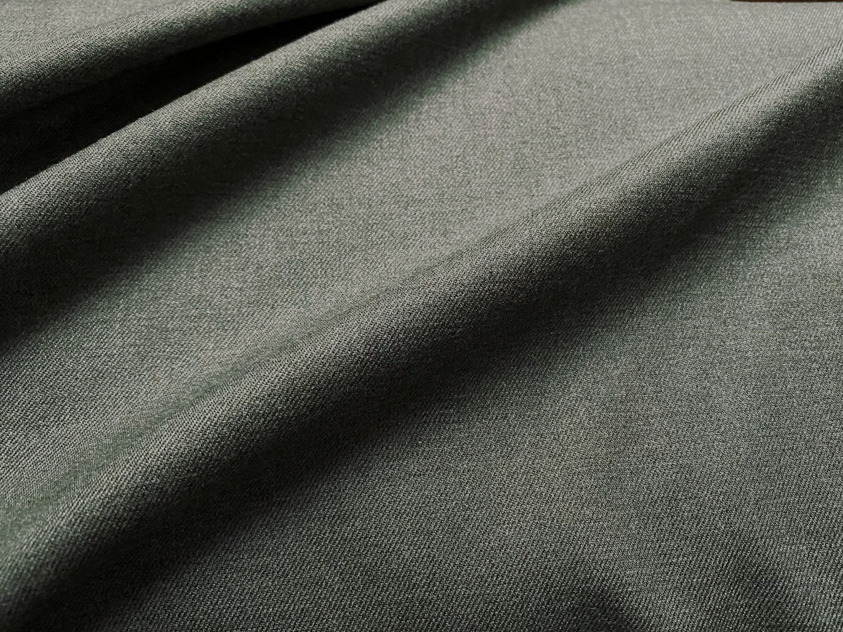 Bambusfaser Dunkelolive meliert Recycled Hosenstoff